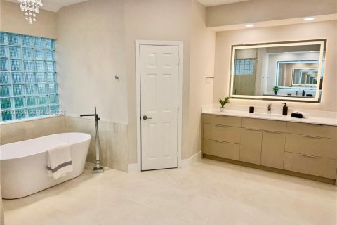 Villa ou maison à vendre à Weston, Floride: 5 chambres, 354.52 m2 № 2397138 - photo 8