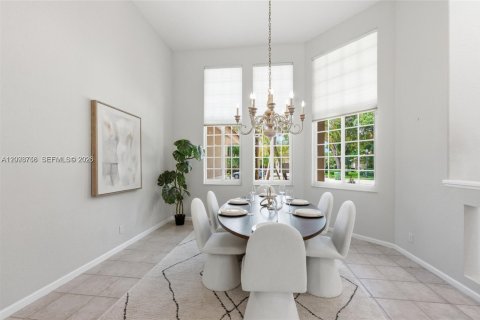 Villa ou maison à vendre à Weston, Floride: 5 chambres, 354.52 m2 № 2397138 - photo 12