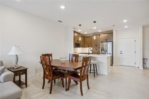 Condo in Orlando, Florida, 2 bedrooms  № 2371798 - photo 20