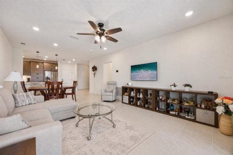 Condo in Orlando, Florida, 2 bedrooms  № 2371798 - photo 18