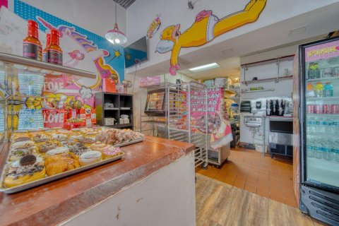 Propiedad comercial en venta en Oakland Park, Florida № 1930006 - foto 5