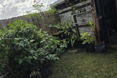 Townhouse in Miami, Florida 3 bedrooms, 122.72 sq.m. № 2001476 - photo 23