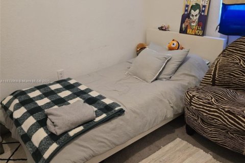 Townhouse in Miami, Florida 3 bedrooms, 122.72 sq.m. № 2001476 - photo 12