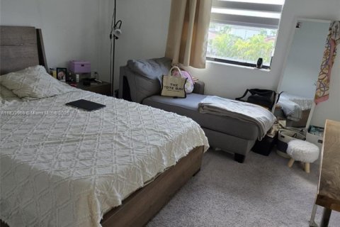 Townhouse in Miami, Florida 3 bedrooms, 122.72 sq.m. № 2001476 - photo 18