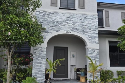 Townhouse in Miami, Florida 3 bedrooms, 122.72 sq.m. № 2001476