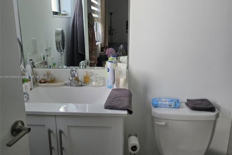 Townhouse in Miami, Florida 3 bedrooms, 122.72 sq.m. № 2001476 - photo 16