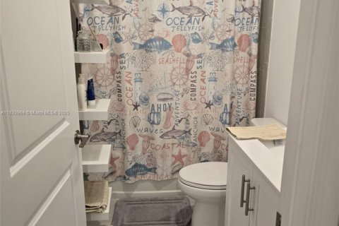 Townhouse in Miami, Florida 3 bedrooms, 122.72 sq.m. № 2001476 - photo 15