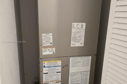 Townhouse in Miami, Florida 3 bedrooms, 122.72 sq.m. № 2001476 - photo 14