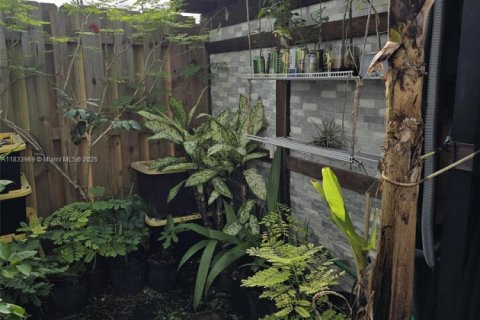 Townhouse in Miami, Florida 3 bedrooms, 122.72 sq.m. № 2001476 - photo 22