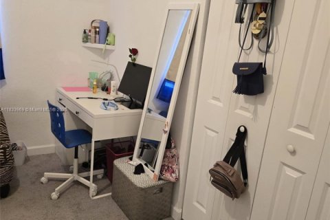 Townhouse in Miami, Florida 3 bedrooms, 122.72 sq.m. № 2001476 - photo 11