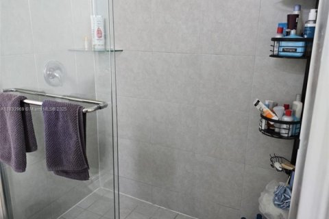 Townhouse in Miami, Florida 3 bedrooms, 122.72 sq.m. № 2001476 - photo 17