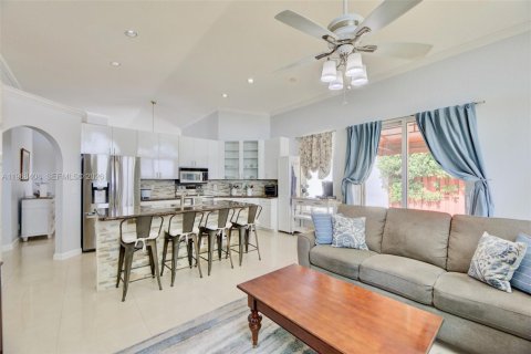 Casa en venta en Doral, Florida, 3 dormitorios, 180.79 m2 № 2029555 - foto 10