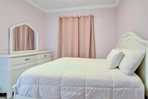 Casa en venta en Doral, Florida, 3 dormitorios, 180.79 m2 № 2029555 - foto 29