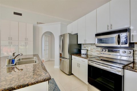 Casa en venta en Doral, Florida, 3 dormitorios, 180.79 m2 № 2029555 - foto 3