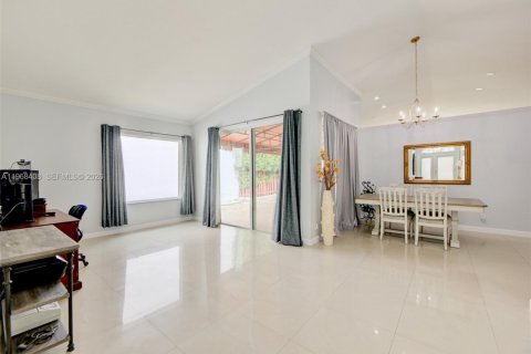 Casa en venta en Doral, Florida, 3 dormitorios, 180.79 m2 № 2029555 - foto 14