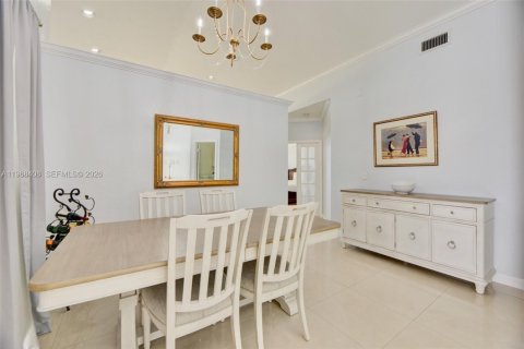 Casa en venta en Doral, Florida, 3 dormitorios, 180.79 m2 № 2029555 - foto 12