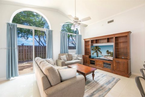 Casa en venta en Doral, Florida, 3 dormitorios, 180.79 m2 № 2029555 - foto 8