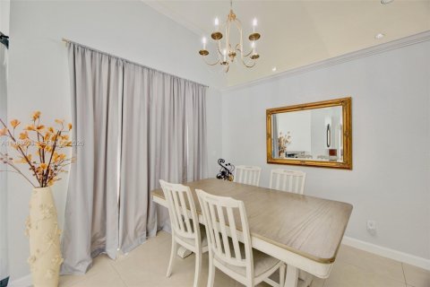Casa en venta en Doral, Florida, 3 dormitorios, 180.79 m2 № 2029555 - foto 11