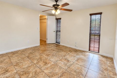 Villa ou maison à louer à Port Richey, Floride: 2 chambres, 118.17 m2 № 2390855 - photo 18