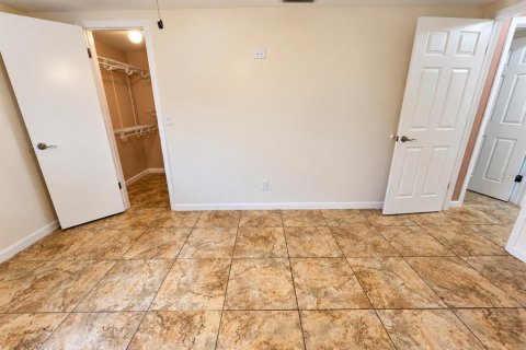 Villa ou maison à louer à Port Richey, Floride: 2 chambres, 118.17 m2 № 2390855 - photo 14
