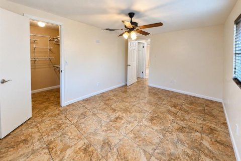 Villa ou maison à louer à Port Richey, Floride: 2 chambres, 118.17 m2 № 2390855 - photo 13