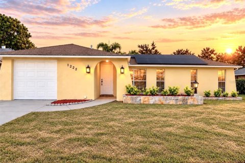 Villa ou maison à louer à Port Richey, Floride: 2 chambres, 118.17 m2 № 2390855 - photo 2