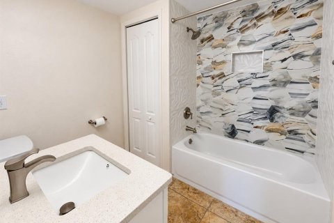 Villa ou maison à louer à Port Richey, Floride: 2 chambres, 118.17 m2 № 2390855 - photo 16