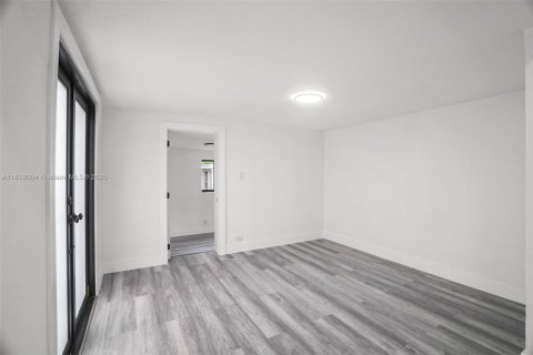 Villa ou maison à vendre à Miami, Floride: 4 chambres, 142.14 m2 № 1774179 - photo 30
