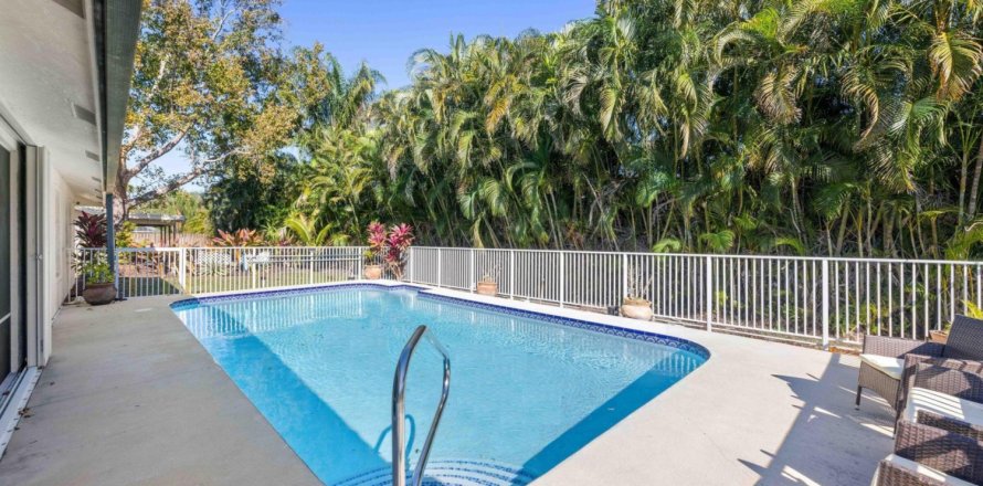 House in Wellington, Florida 3 bedrooms, 164.25 sq.m. № 1174085