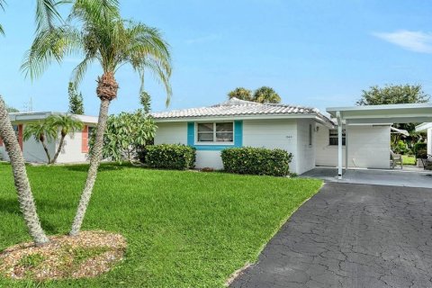House in Venice, Florida 2 bedrooms, 111.02 sq.m. № 2285578