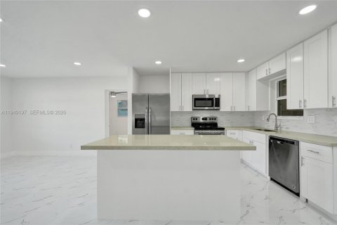 Casa en venta en Hollywood, Florida, 3 dormitorios № 1999712 - foto 18