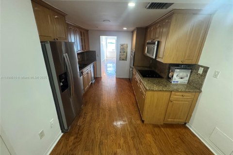 Copropriété à vendre à Miami Beach, Floride: 2 chambres, 144.93 m2 № 1948322 - photo 12