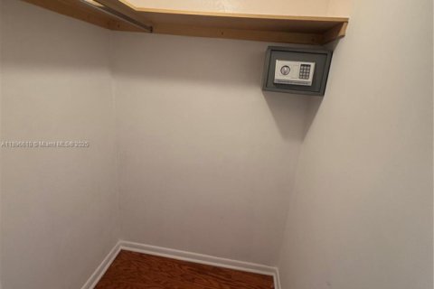 Copropriété à vendre à Miami Beach, Floride: 2 chambres, 144.93 m2 № 1948322 - photo 16