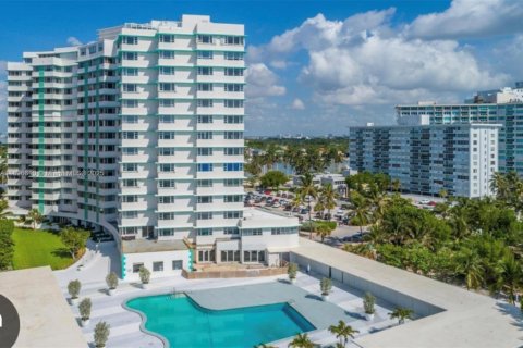 Copropriété à vendre à Miami Beach, Floride: 2 chambres, 144.93 m2 № 1948322 - photo 1