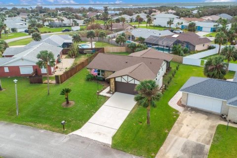 House in Ormond Beach, Florida 3 bedrooms, 169.73 sq.m. № 1547544 - photo 1