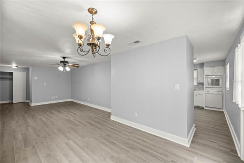 House in Ocala, Florida 3 bedrooms, 116.5 sq.m. № 1914998 - photo 9