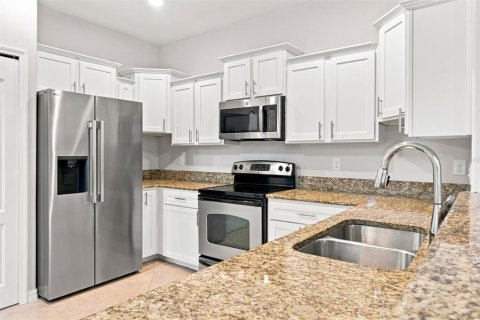Touwnhouse à louer à Brandon, Floride: 2 chambres, 143.81 m2 № 2158008 - photo 6