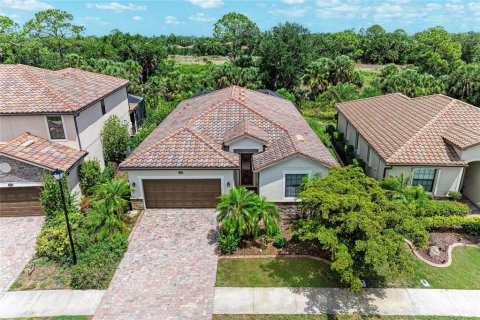 House in Venice, Florida 4 bedrooms, 188.78 sq.m. № 2109329