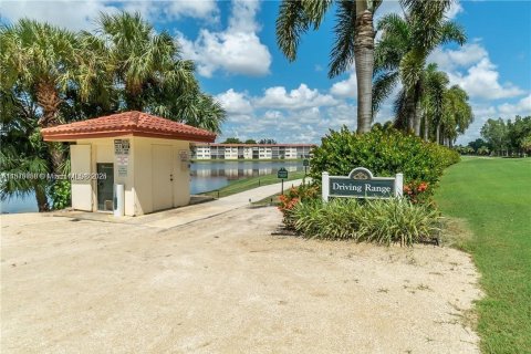 Condominio en venta en Pembroke Pines, Florida, 2 dormitorios, 97.55 m2 № 1921279 - foto 14