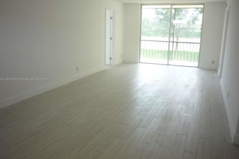 Condominio en venta en Pembroke Pines, Florida, 2 dormitorios, 97.55 m2 № 1921279 - foto 5
