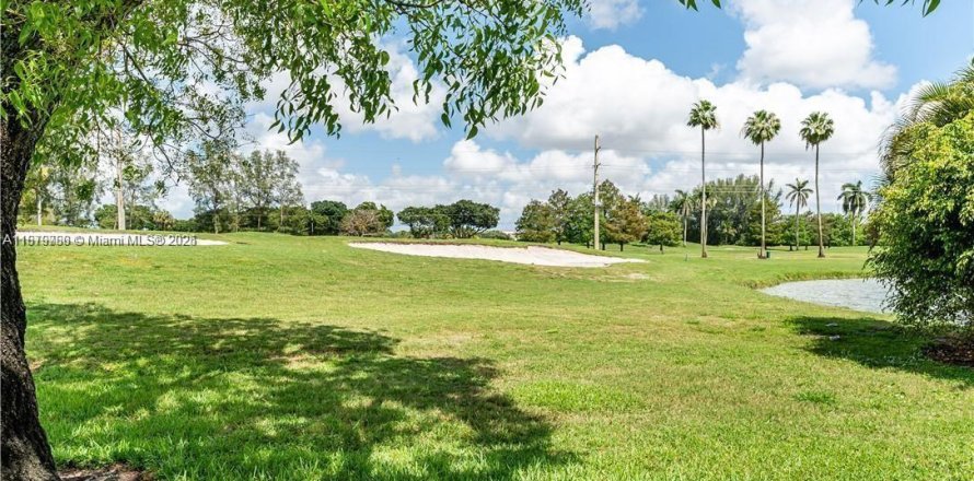 Condominio en Pembroke Pines, Florida, 2 dormitorios  № 1921279