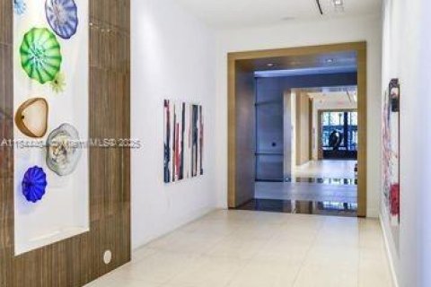 Condo in North Miami Beach, Florida, 3 bedrooms  № 1839647 - photo 9