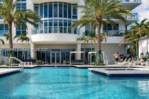 Condo in North Miami Beach, Florida, 3 bedrooms  № 1839647 - photo 3