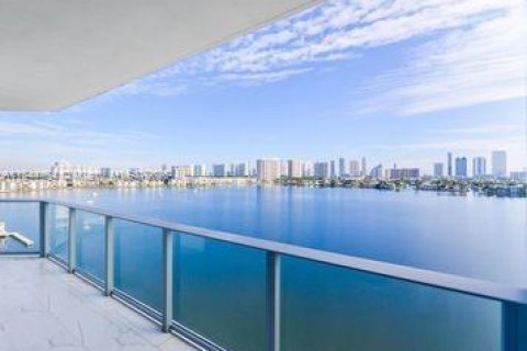 Condo in North Miami Beach, Florida, 3 bedrooms  № 1839647 - photo 24