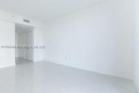 Condo in North Miami Beach, Florida, 3 bedrooms  № 1839647 - photo 12