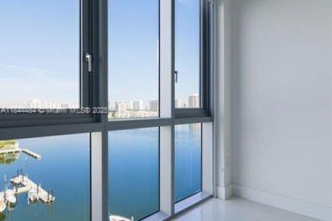 Condo in North Miami Beach, Florida, 3 bedrooms  № 1839647 - photo 14