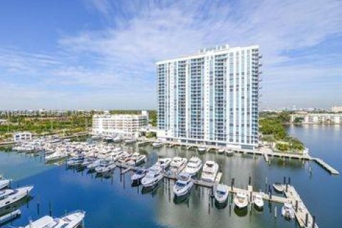 Condo in North Miami Beach, Florida, 3 bedrooms  № 1839647 - photo 4