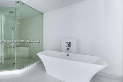 Condo in North Miami Beach, Florida, 3 bedrooms  № 1839647 - photo 18