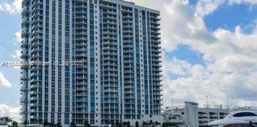 Condo in North Miami Beach, Florida, 3 bedrooms  № 1839647