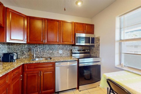 Condo in Margate, Florida, 2 bedrooms  № 1999483 - photo 17